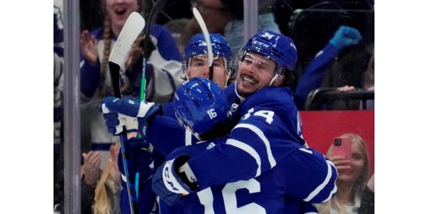 Auston Matthews bude vydělávat 13,25 milionu dolarů ročně poté, co znovu podepsal smlouvu s Toronto Maple Leafs Auston Matthews bude vydělávat 13,25 milionu dolarů ročně poté, co znovu podepsal smlouvu s Toronto Maple Leafs